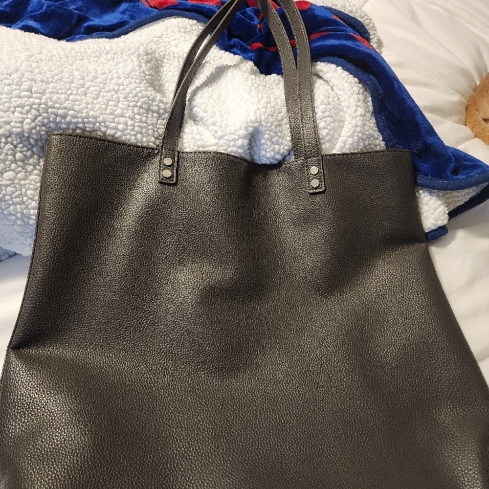 Elegant Black Leather Tote Bag